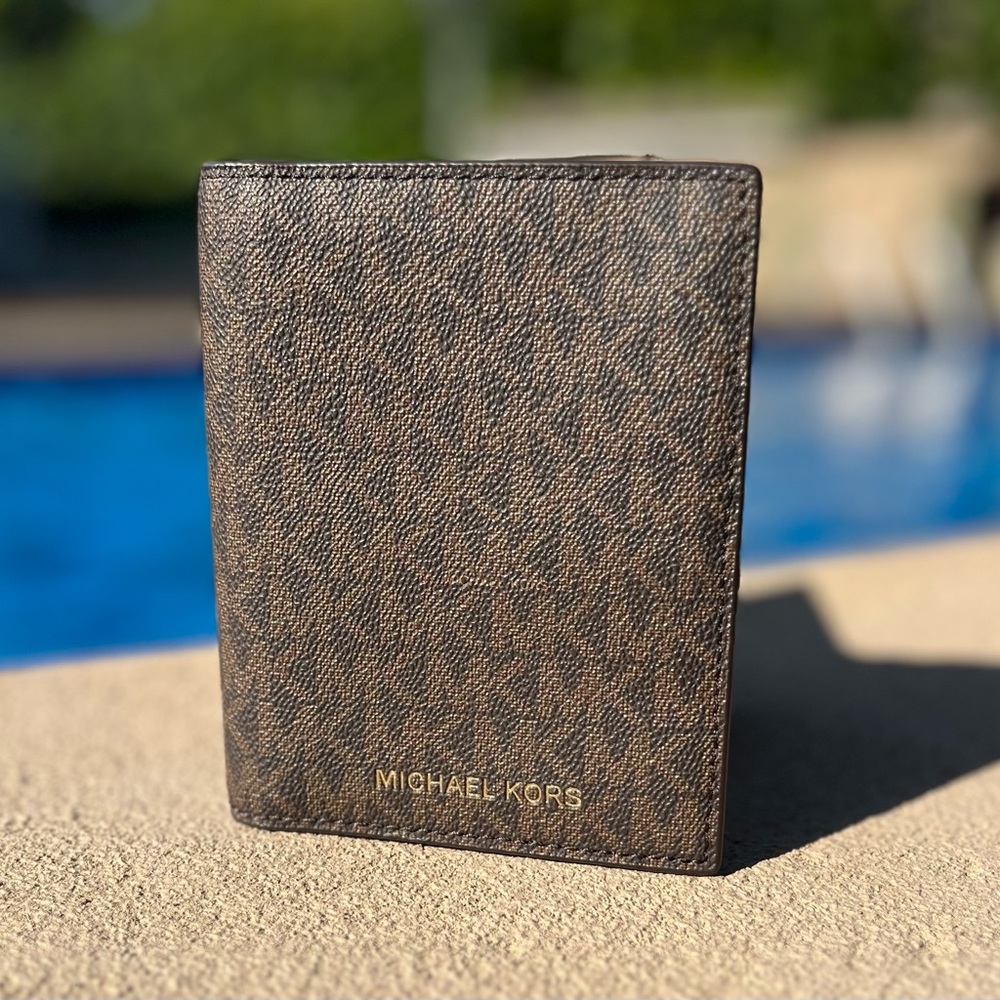 Michael Kors Jet Set Brown Acorn Wallet Case